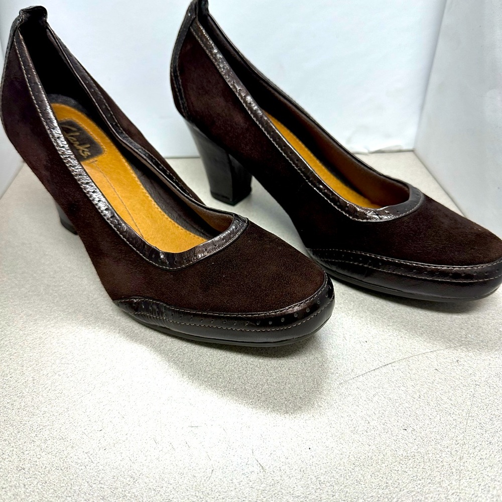 Clark’s Artisan soft leather womens brown heels. Size 8